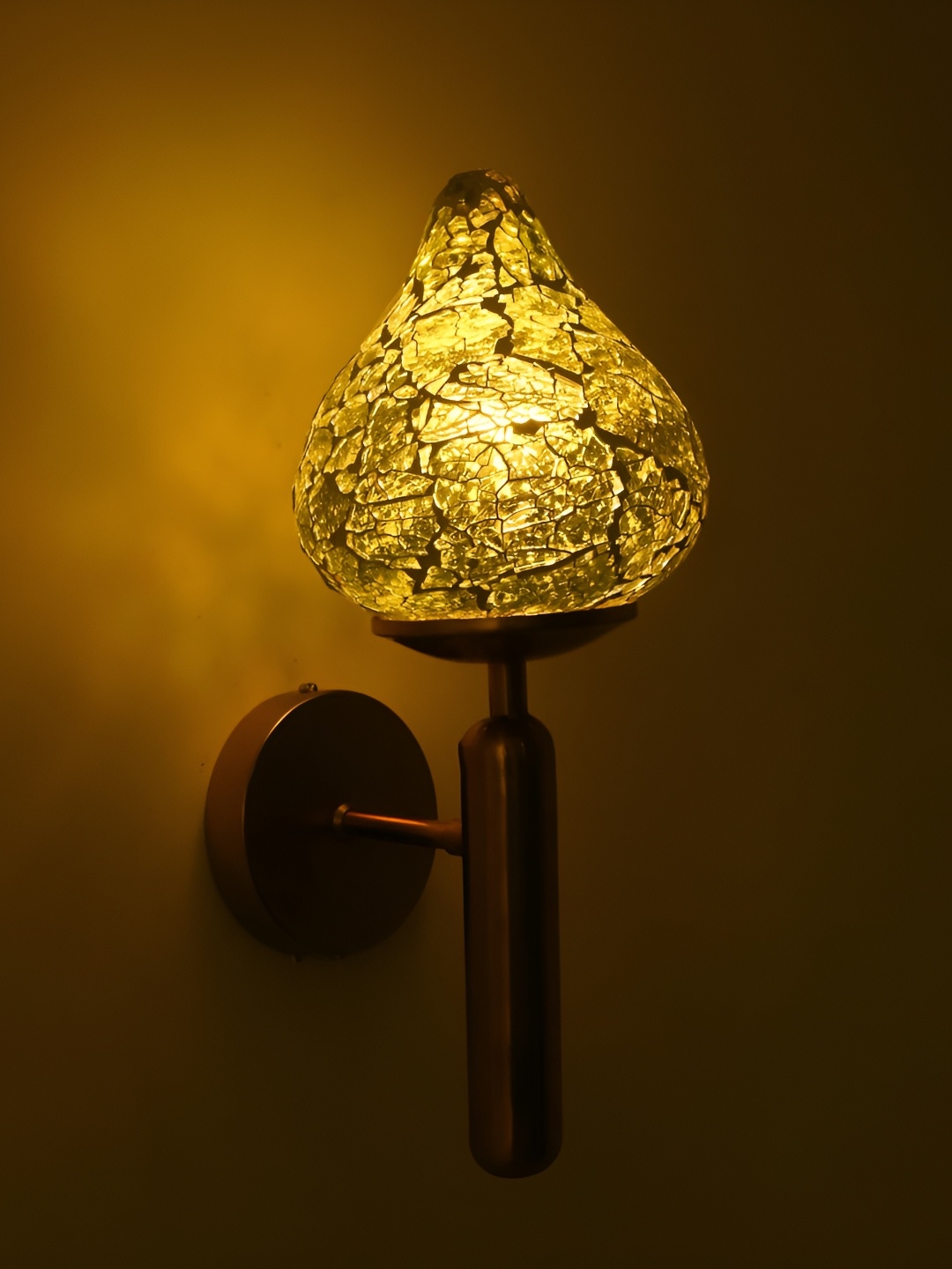 

Afast Yellow Metal Rectangle Shaped Wall Lamp