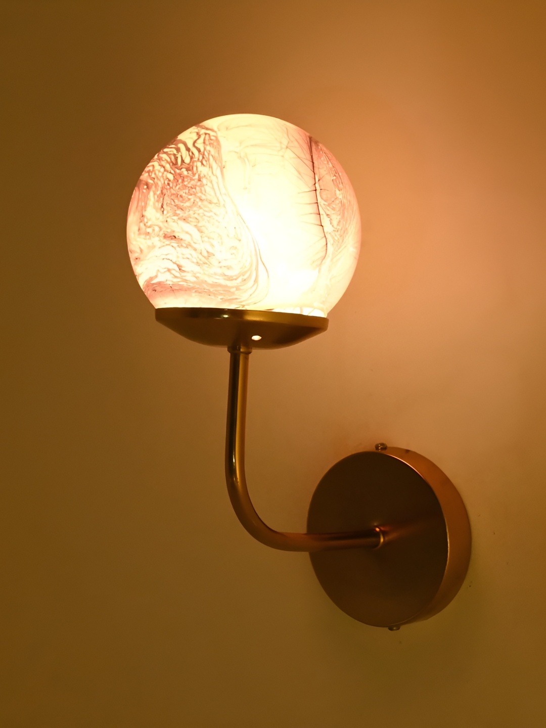 

Afast Black & White Metal Rectangle Shaped Wall Lamp