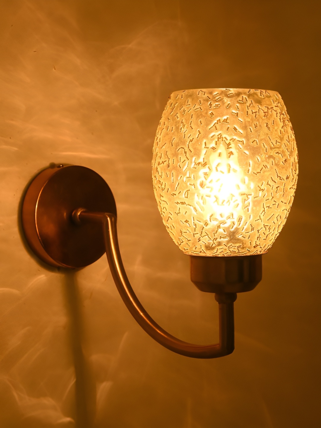 

Afast White & Gold-Toned Metal Rectangle Shaped Wall Lamp
