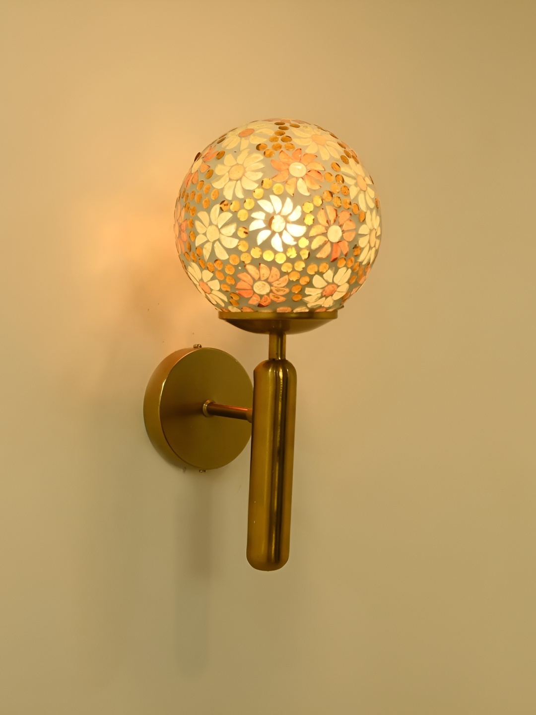 

Afast Red & White Metal Rectangle Shaped Wall Lamp