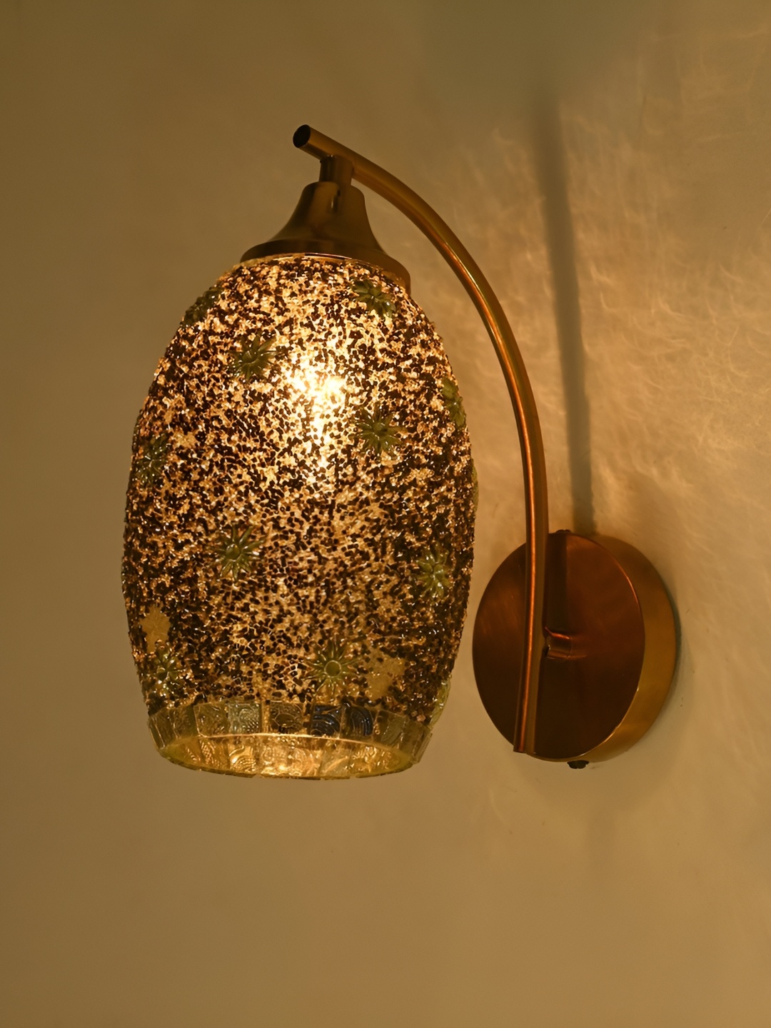 

Afast Black & Gold-Toned Metal Rectangle Shaped Wall Lamp