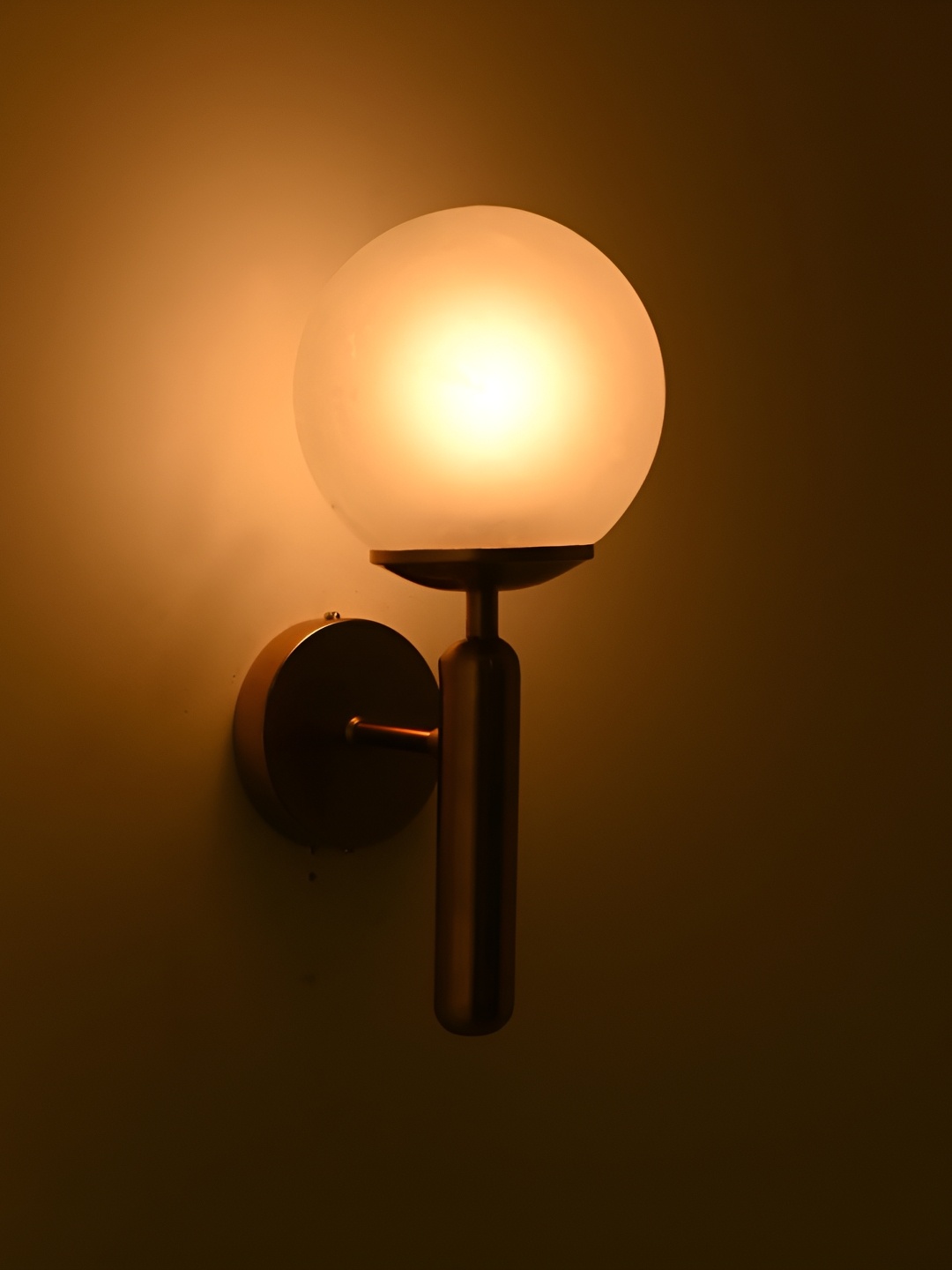 

Afast White Metal Rectangle Shaped Wall Lamp
