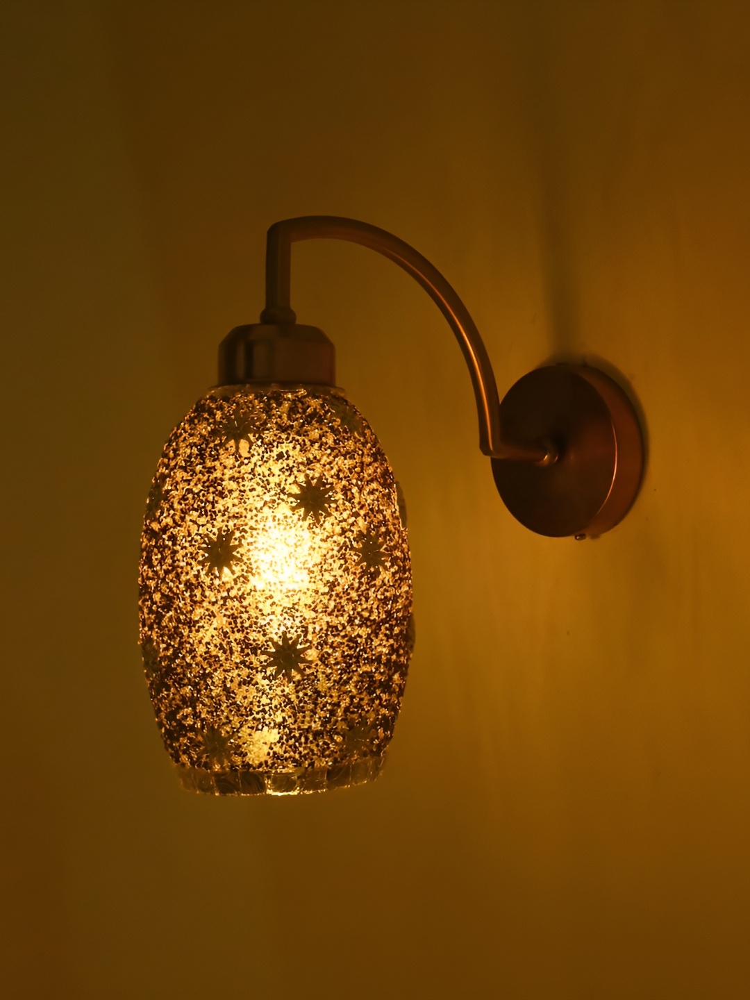 

Afast Black & Gold-Toned Metal Rectangle Shaped Wall Lamp