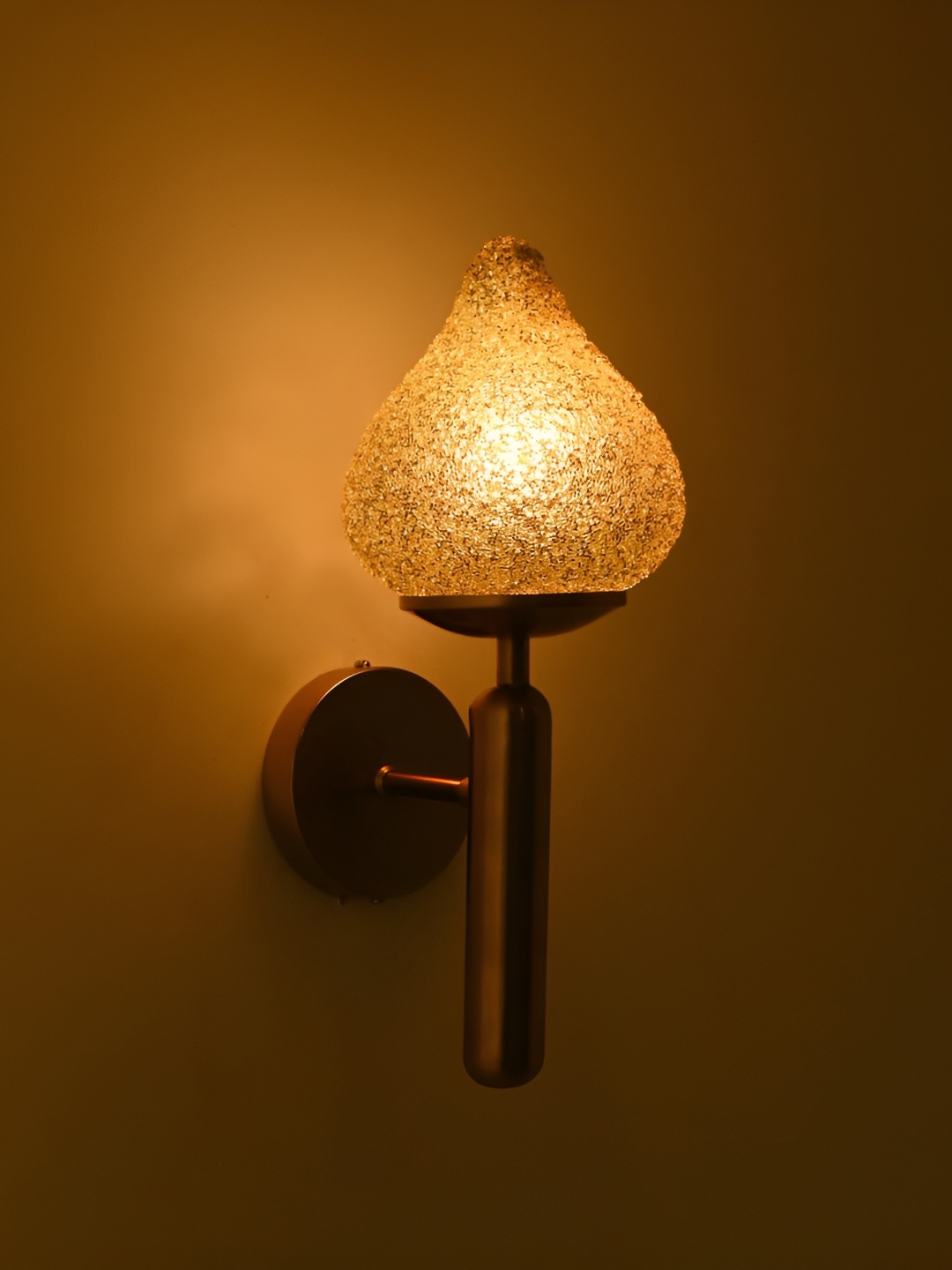 

Afast Gold-Toned Metal Rectangle Shaped Wall Lamp
