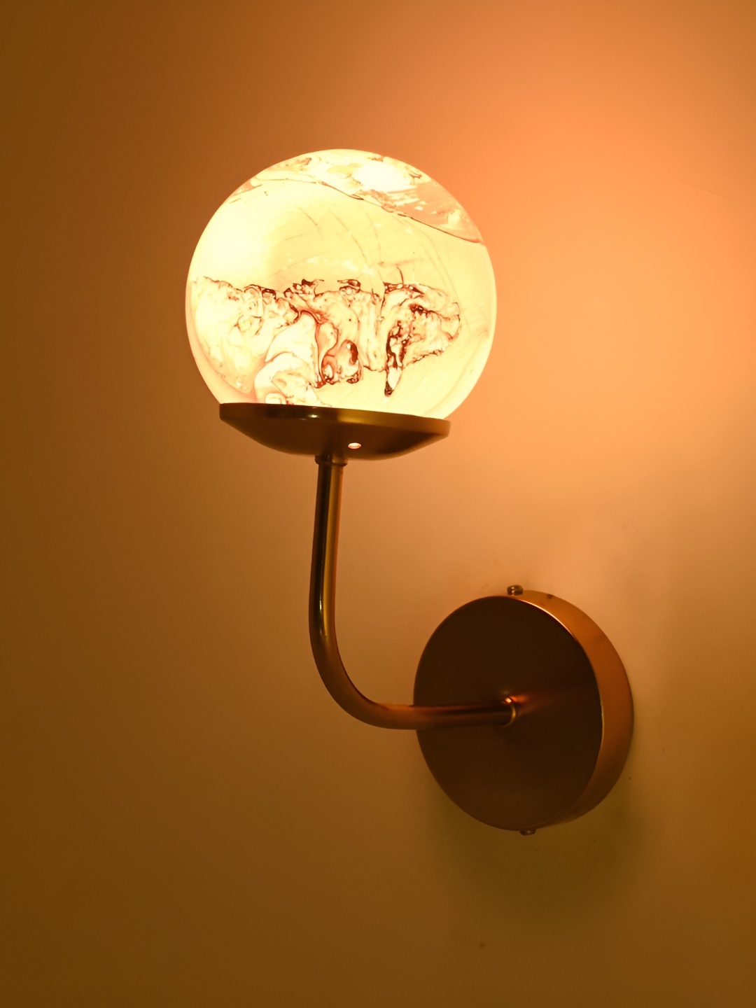 

Afast Brown & White Metal Rectangle Shaped Wall Lamp