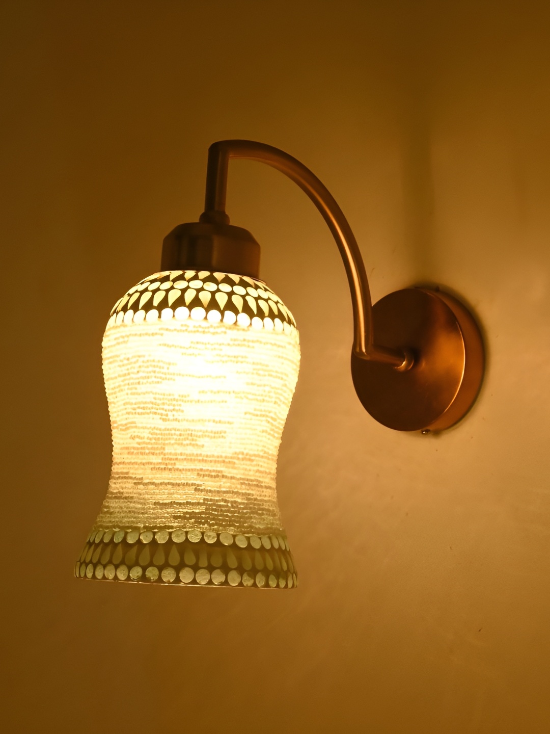 

Afast White Metal Rectangle Shaped Wall Lamp
