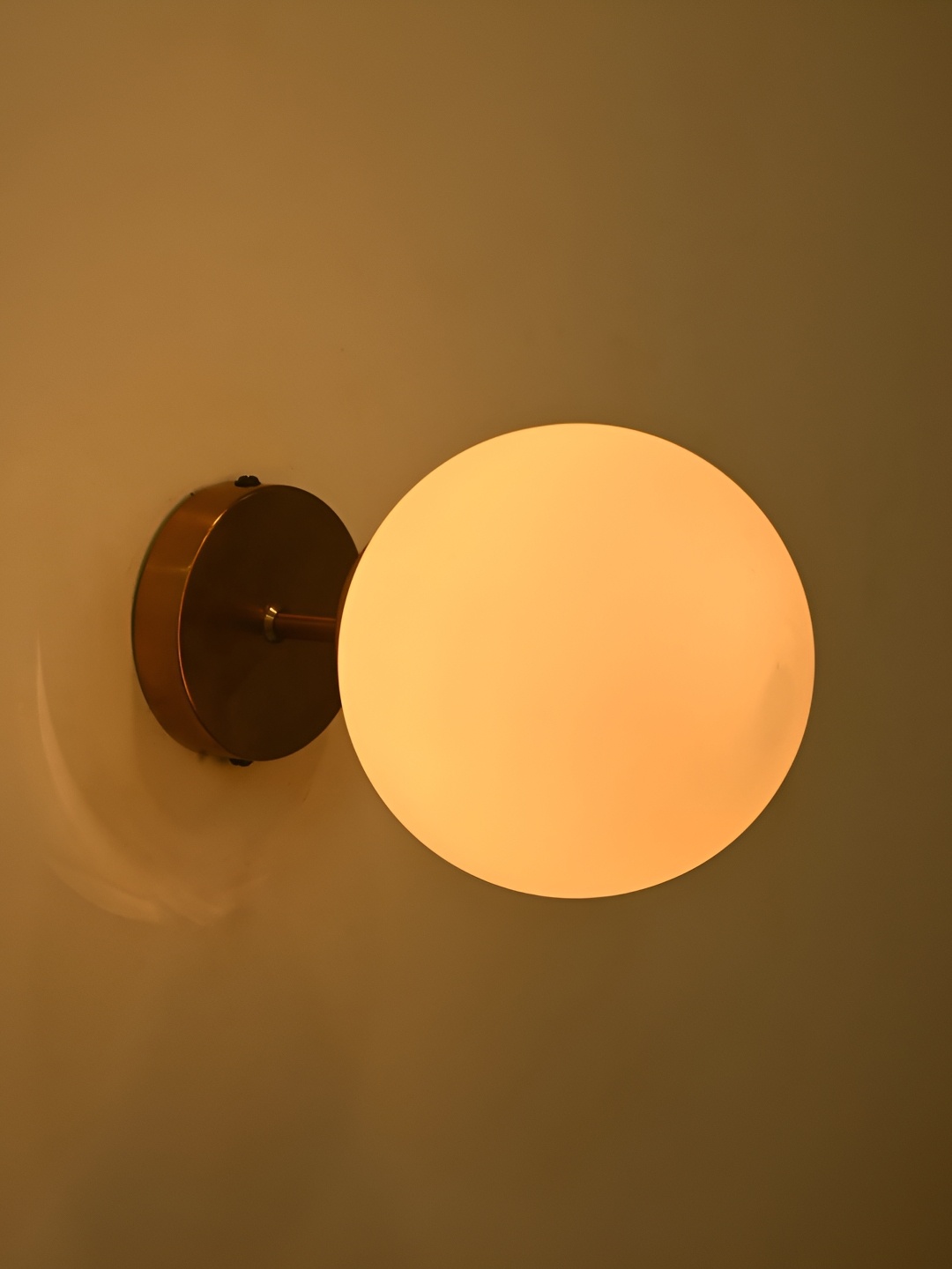 

Afast White Metal Rectangle Shaped Wall Lamp