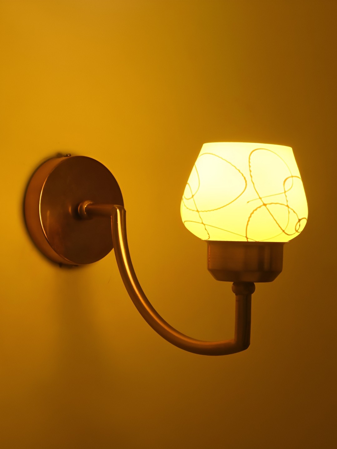 

Afast Yellow & White Metal Rectangle Shaped Wall Lamp
