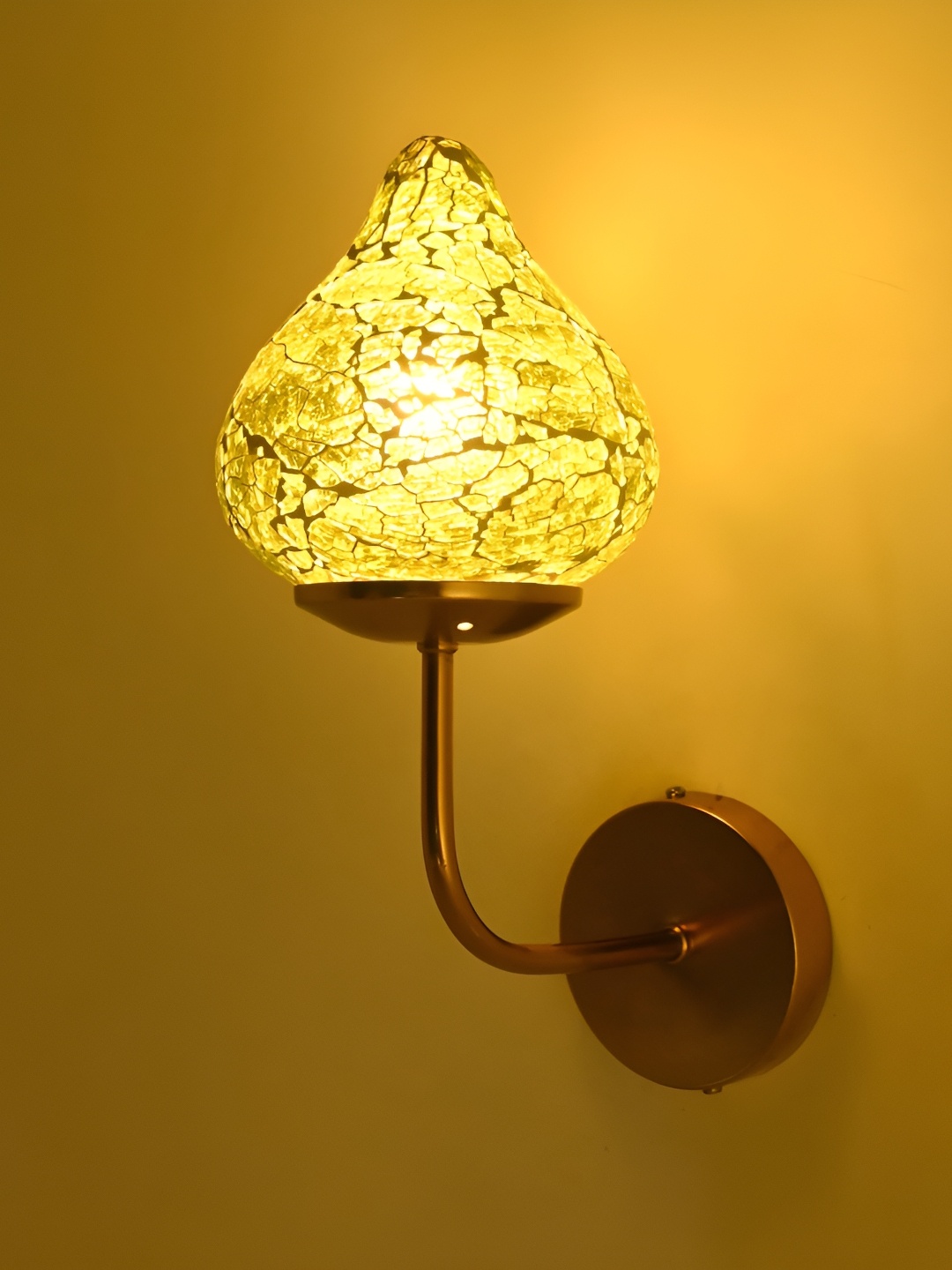 

Afast Yellow Metal Rectangle Shaped Wall Lamp
