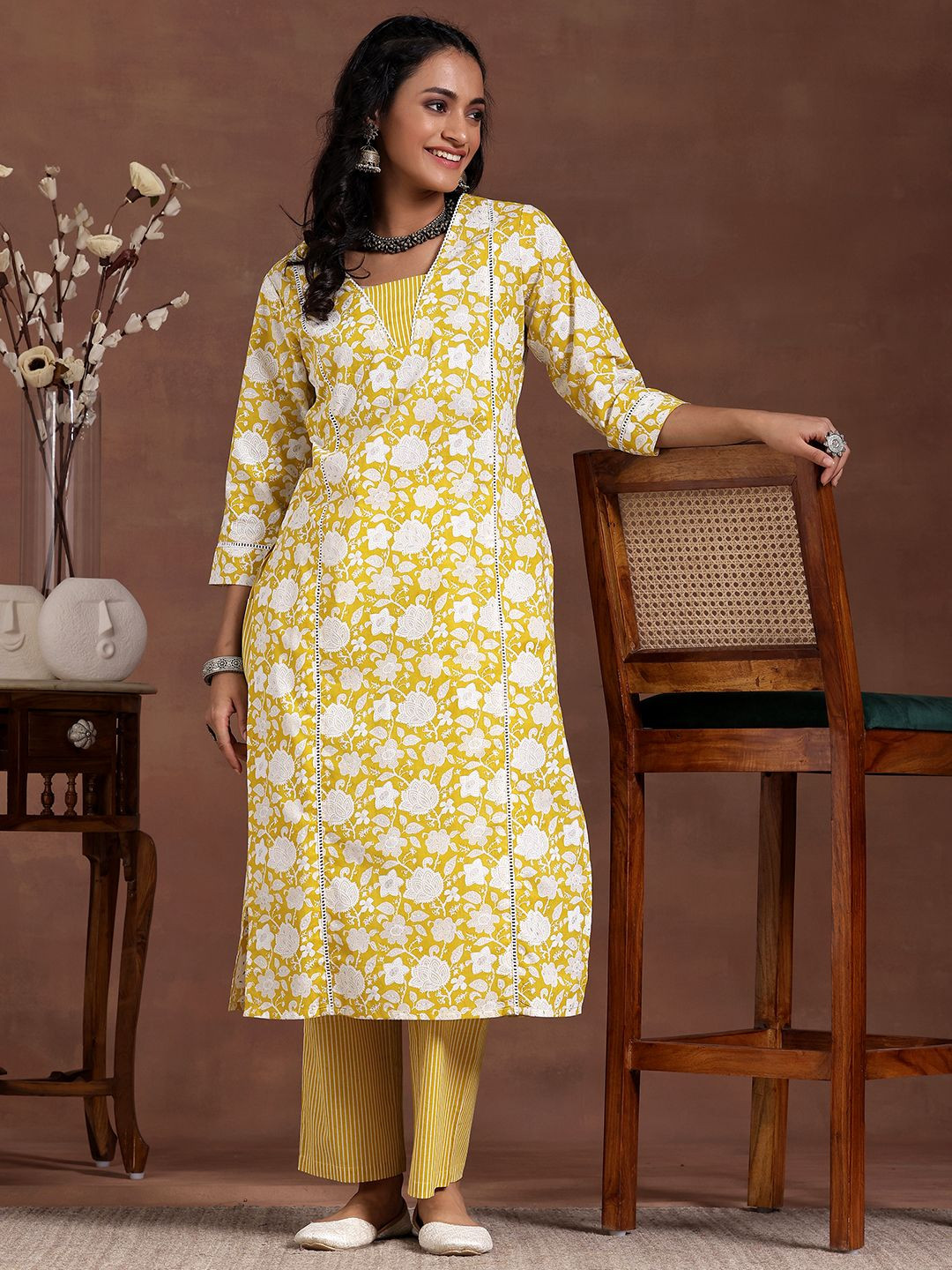 

Libas Women Floral Printed Panelled Pure Cotton Kurta with Trousers, Yellow