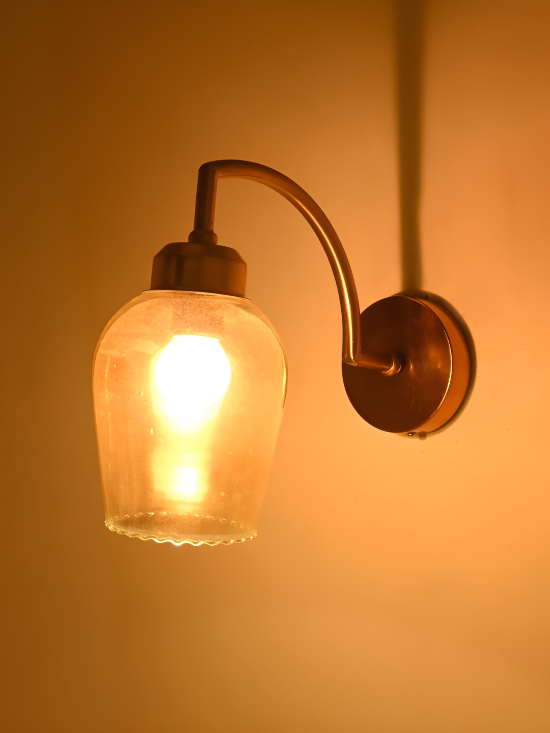 

Afast Gold-Toned Metal Rectangle Shaped Wall Lamp