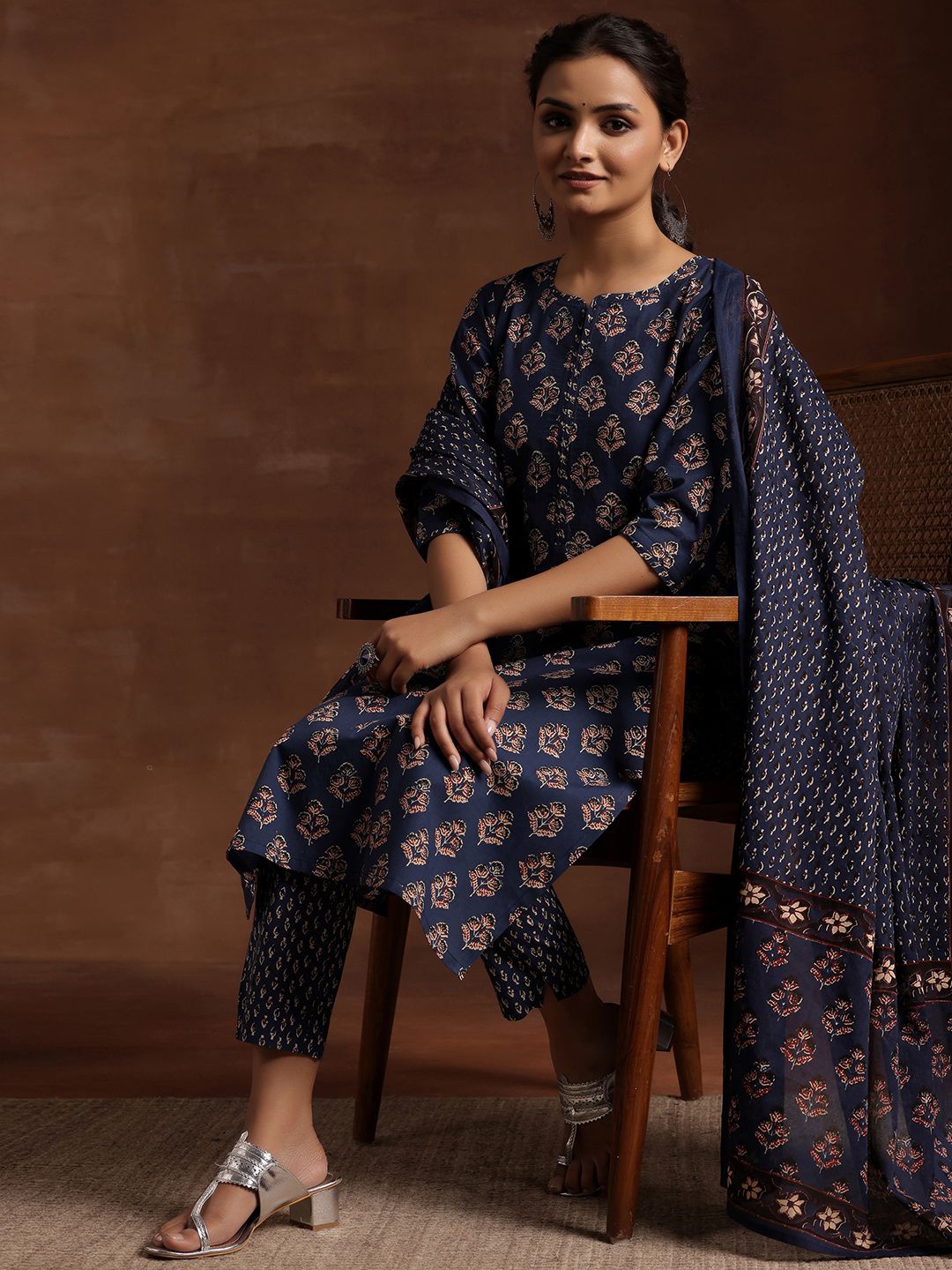 

Libas Women Floral Printed Empire Pure Cotton Kurta with Trousers & With Dupatta, Blue
