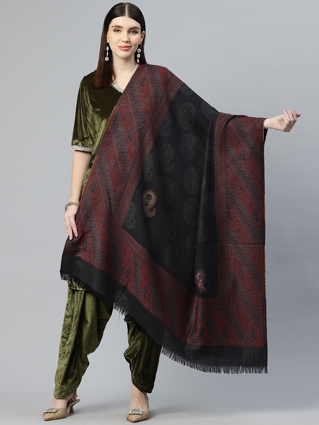 

SWI Stylish Kani Floral Woven Design Pure Wool Shawl, Black