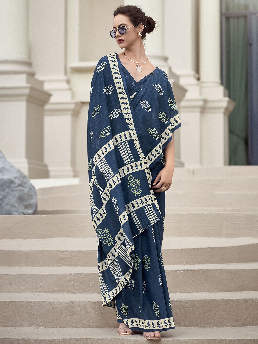 

Mitera Floral Printed Saree, Blue