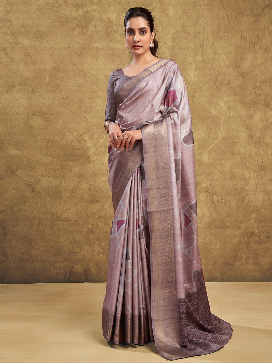 

Mitera Abstract Printed Saree, Mauve