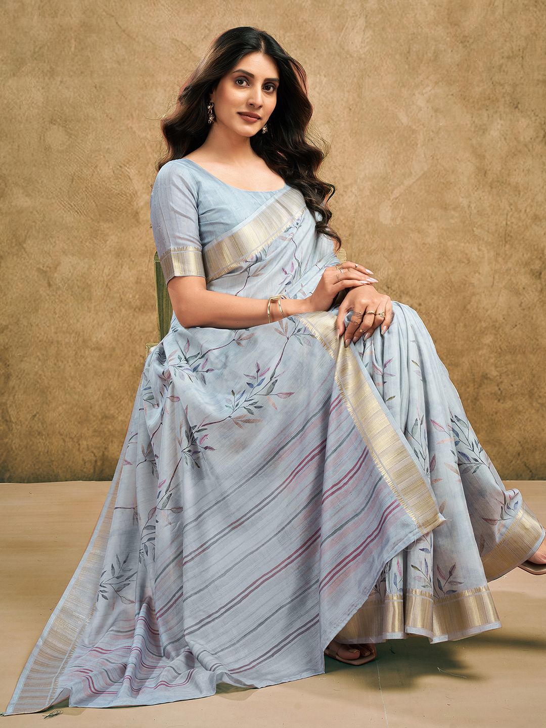 

Mitera Women Floral Printed Saree With Blouse Piece, Grey
