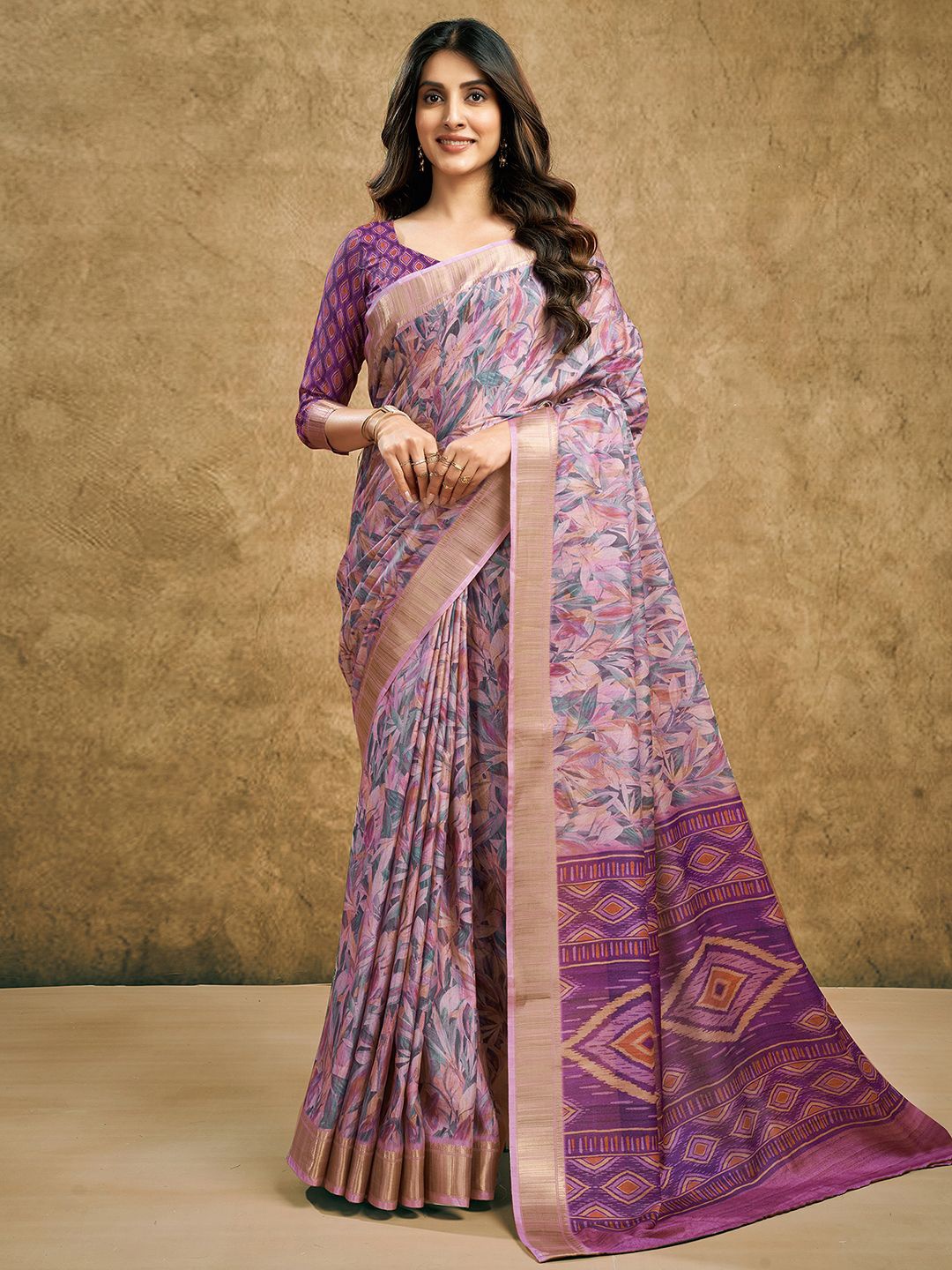 

Mitera Floral Printed Saree, Pink