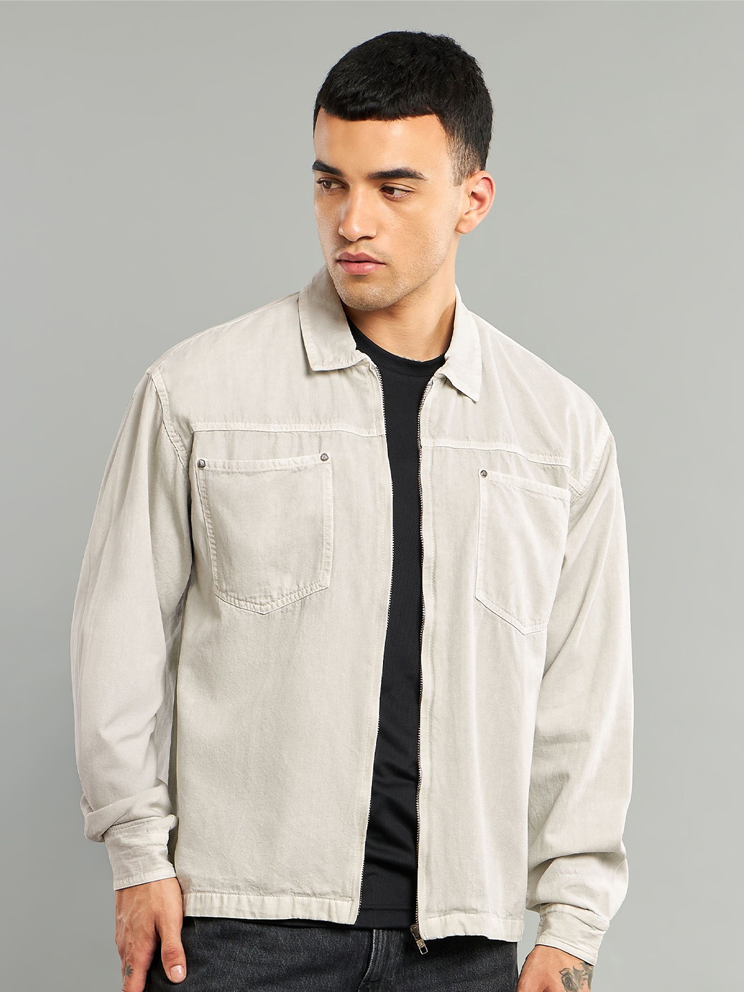 

Beyoung Relaxed Fit Pocket Detailing Cotton Overdyed Zipper Shacket, Off white