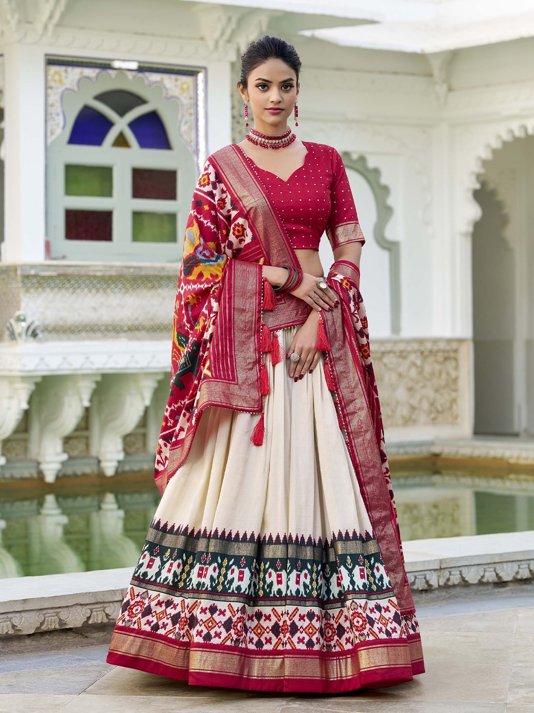 

LOOKNBOOK ART Ready to Wear Lehenga & Unstitched Blouse With Dupatta, Off white