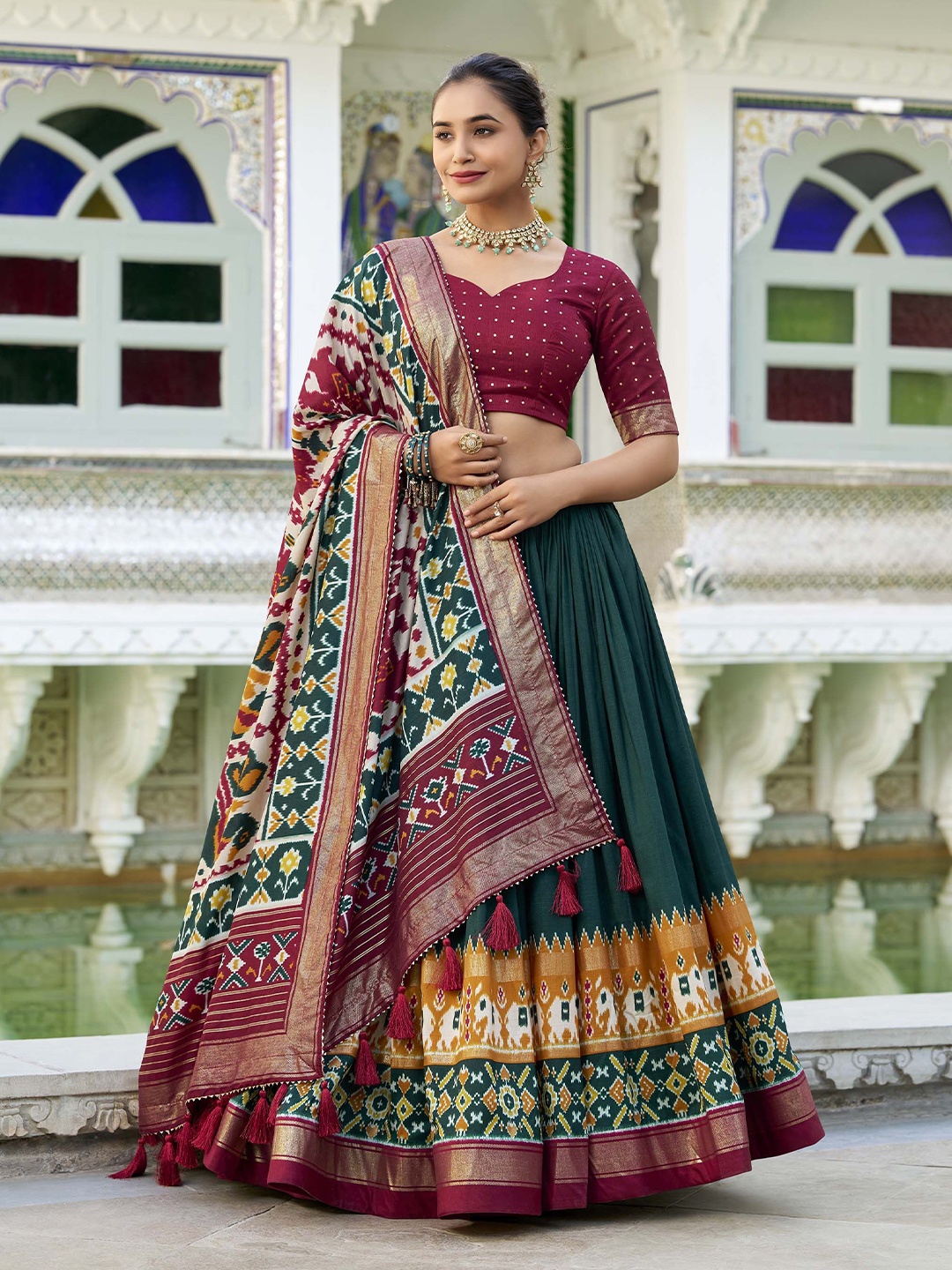 

LOOKNBOOK ART Ready to Wear Lehenga & Unstitched Blouse With Dupatta, Green