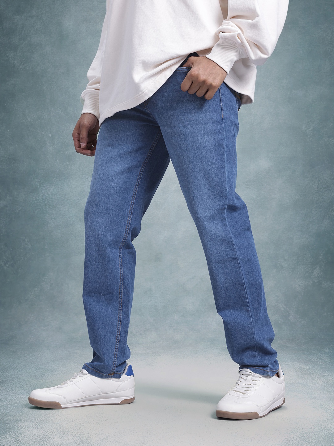 

Roadster Men Relaxed Fit Light Fade Stretchable Jeans, Blue
