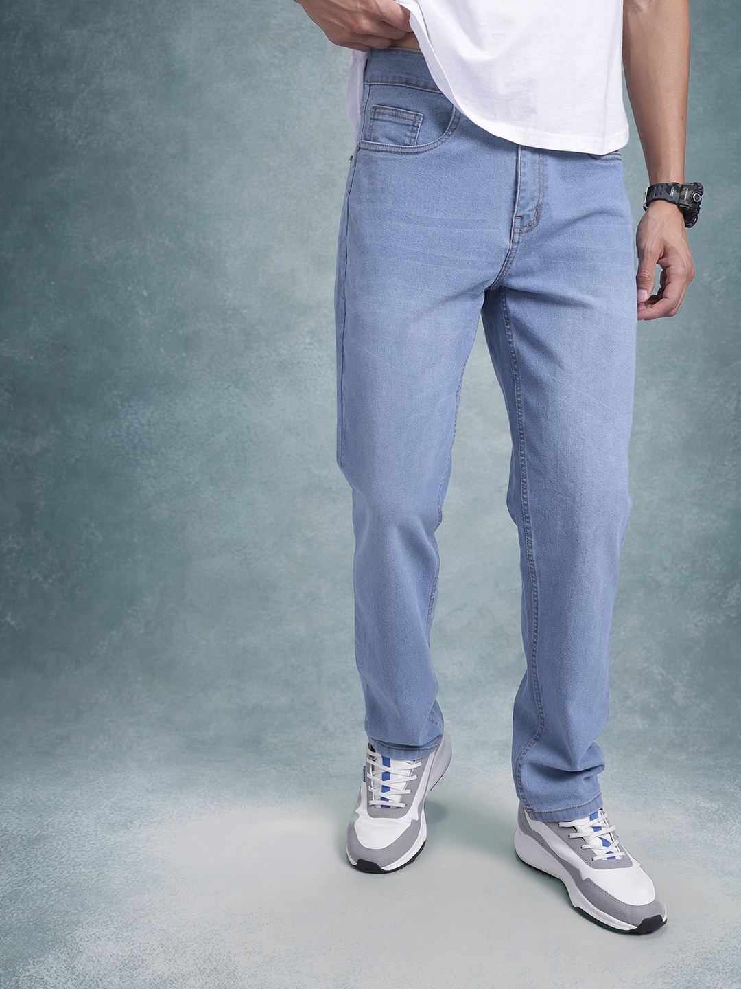 

The Roadster Life Co. Men Relaxed Fit Light Fade Stretchable Jeans, Blue