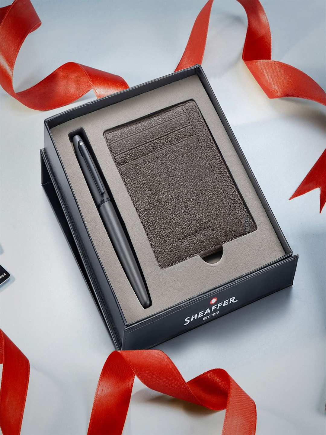 

Sheaffer Grey with Black Trim G9424 VFM Rollerball Pen With Credit Card Holder Giftset