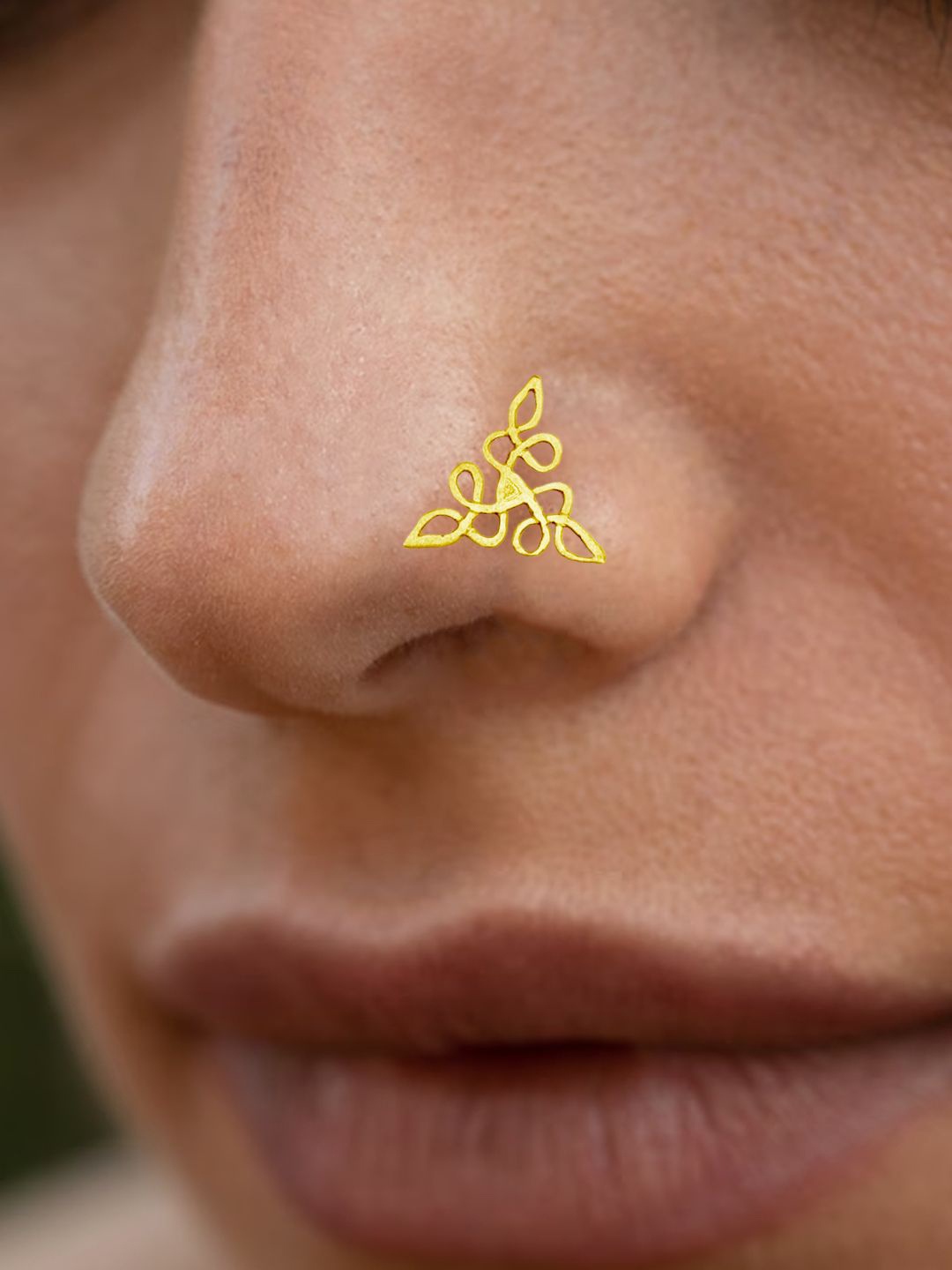 

Sangria Stud Nosepin, Gold