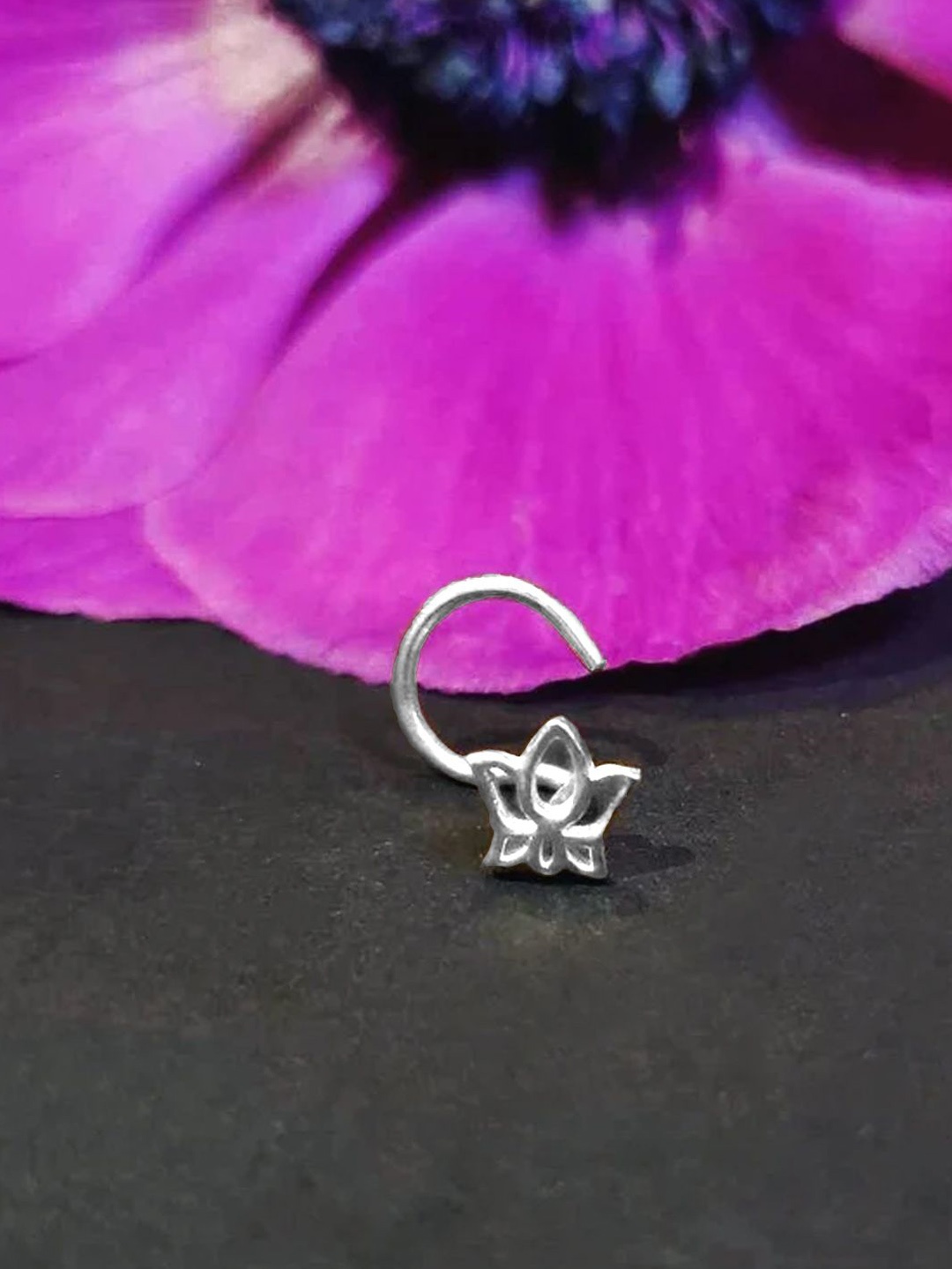

Sangria Stud Nosepin, Silver