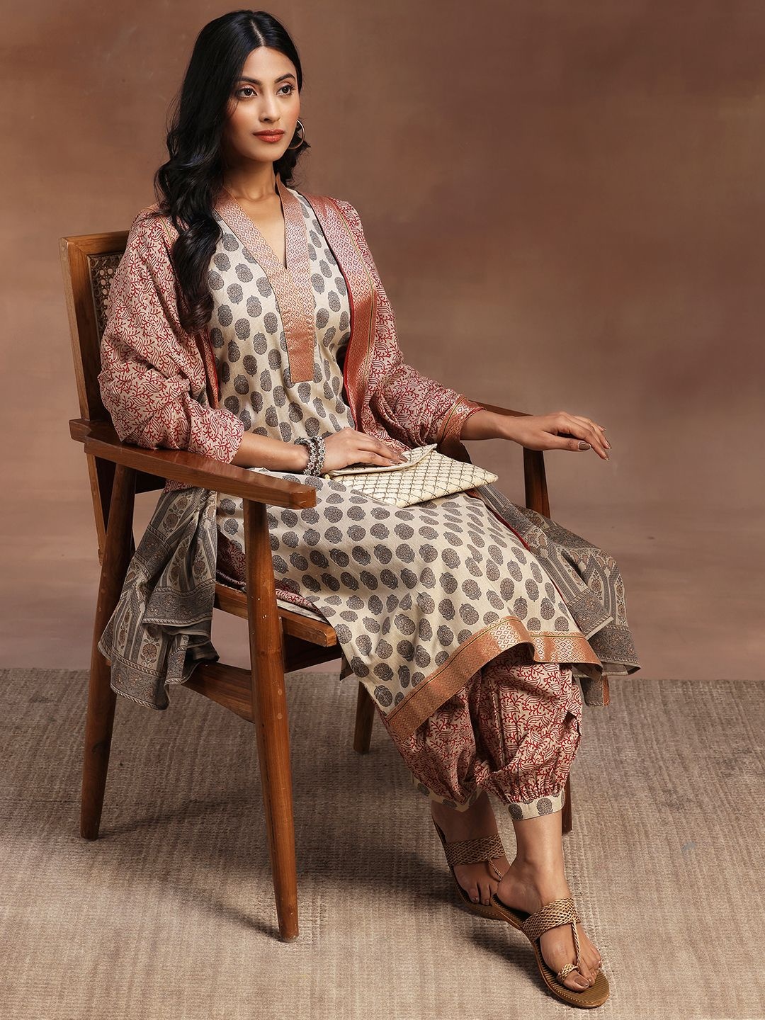 

Libas Women Floral Printed Regular Gotta Patti Pure Cotton Kurta with Salwar & With Dupatta, Beige