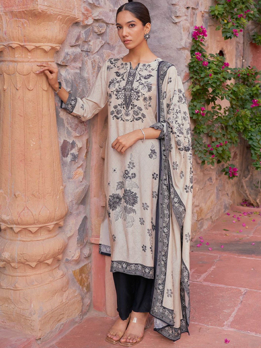 

Libas Floral Printed Regular Kurta with Trousers & Dupatta, Cream
