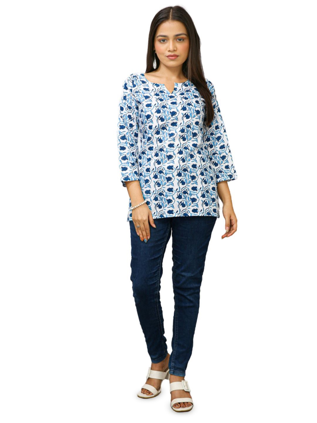 

DMT ETHNIC Women Floral Printed Round Neck Top, Blue