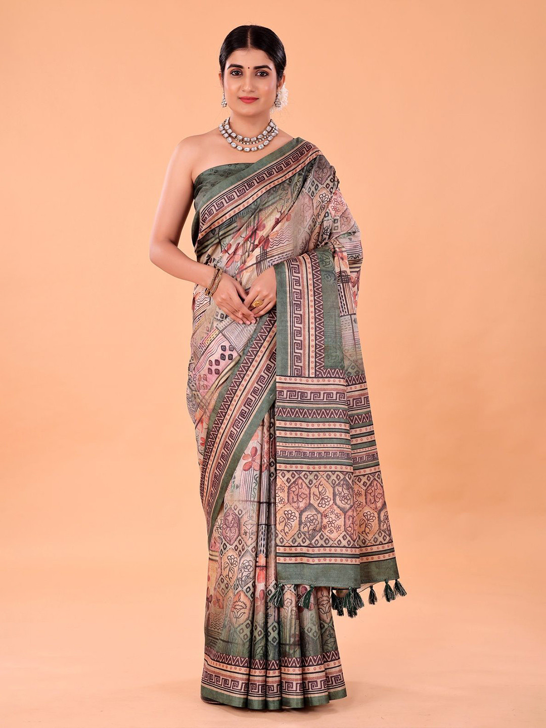 

NAAREE COLLECTION Floral Printed Satin Saree, Peach
