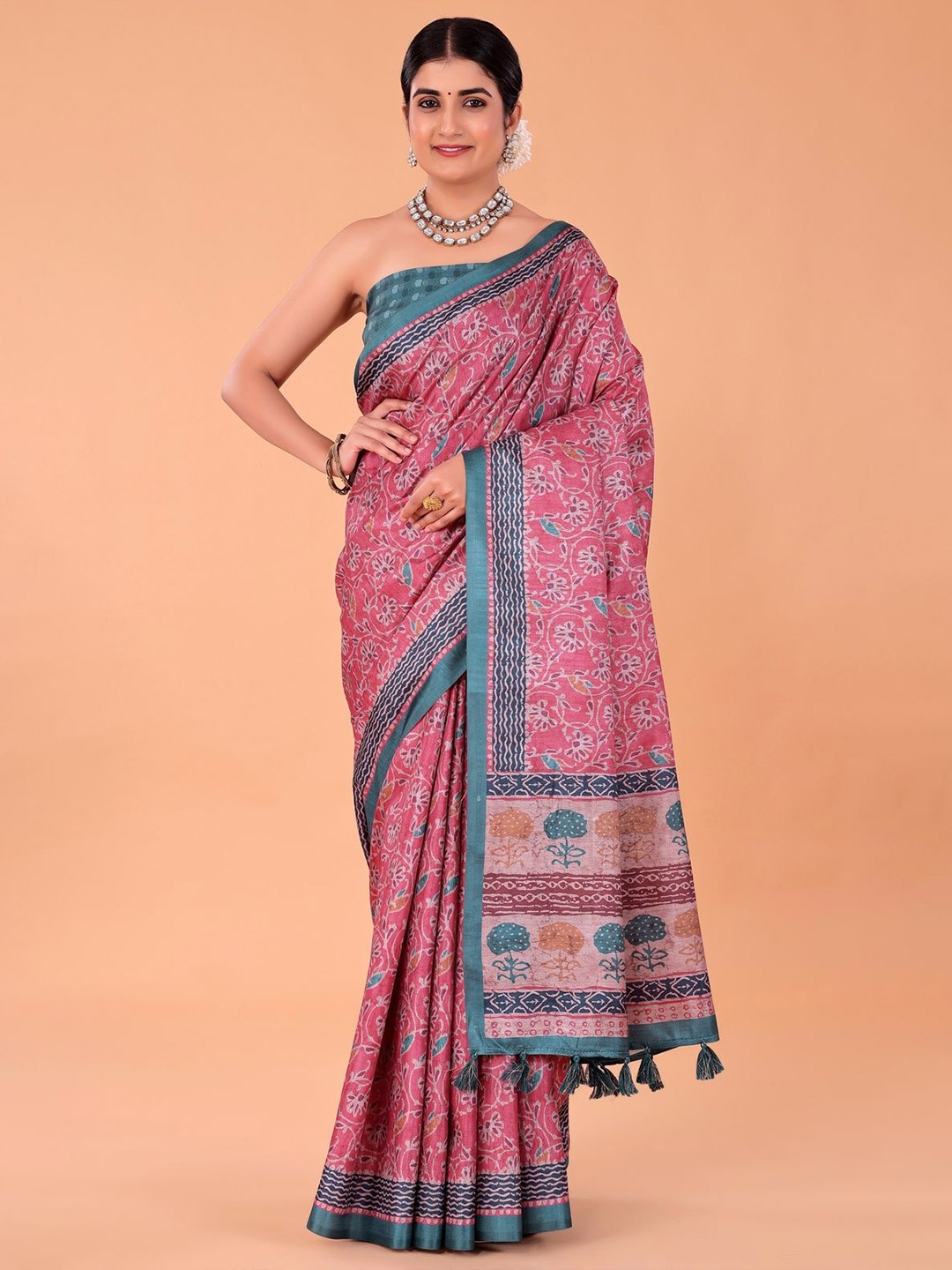 

NAAREE COLLECTION Floral Printed Saree with Unstitched Blouse, Pink
