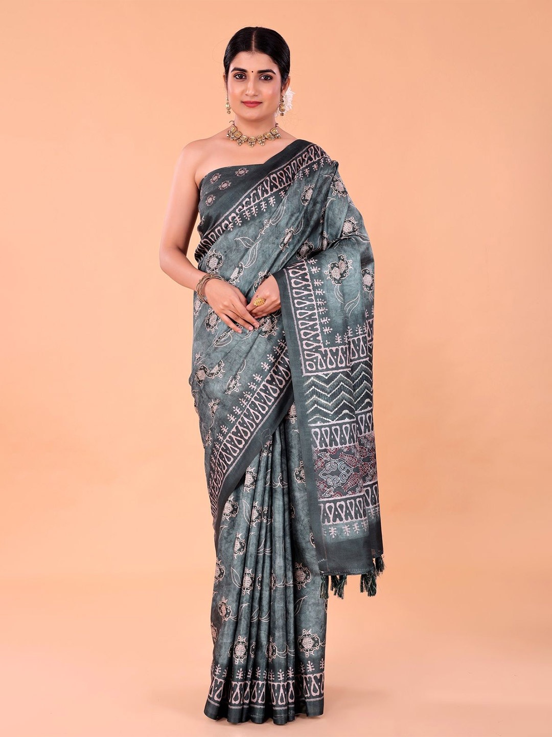 

NAAREE COLLECTION Women Satin Ethnic Motifs Printed Saree, Grey
