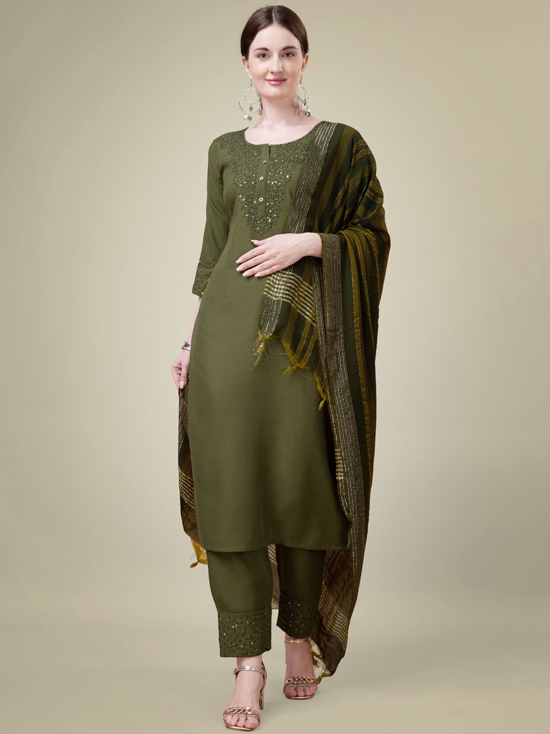 

HI FI NX Women Paisley Embroidered Regular Kurta with Trousers & With Dupatta, Green