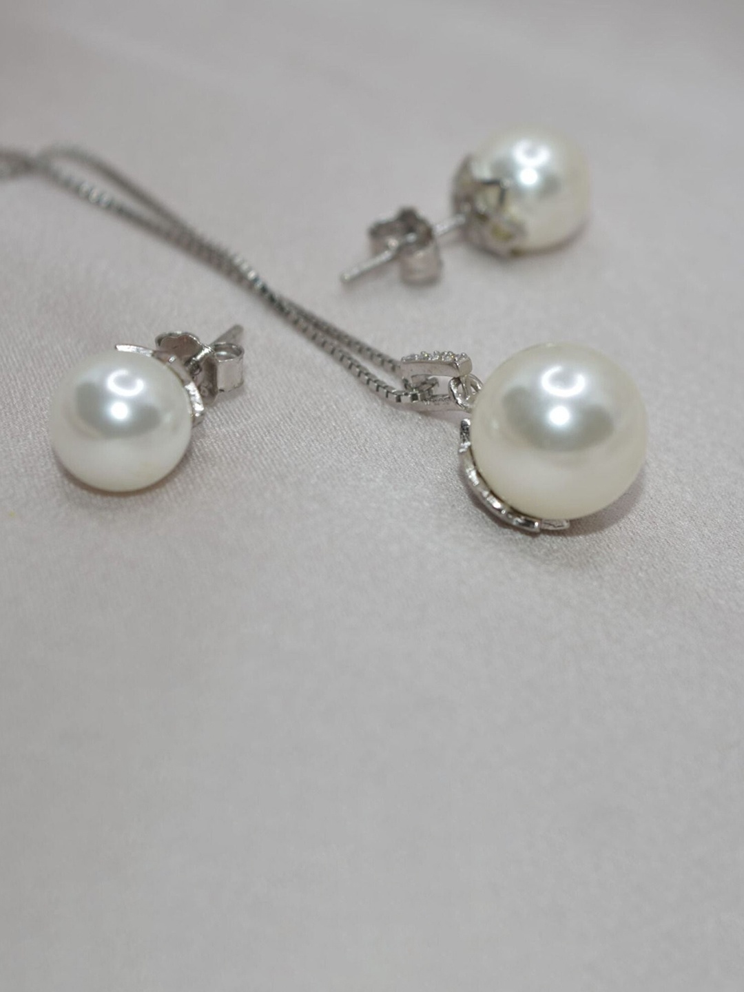 

Luxevogue 925 Sterling Silver Pearl Beaded Pendant Set