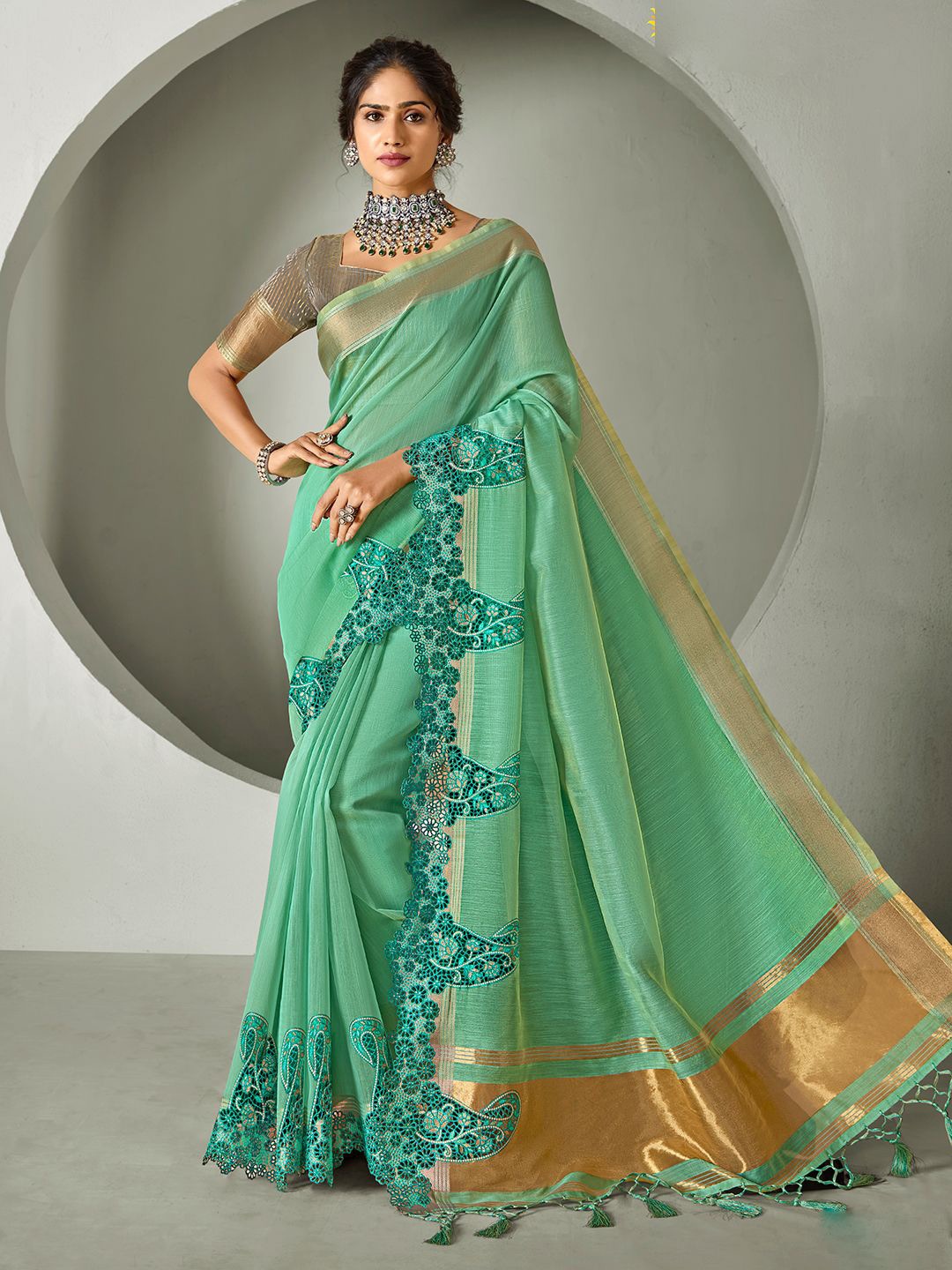 

ALAGINI Floral Embroidered Zari Saree, Teal