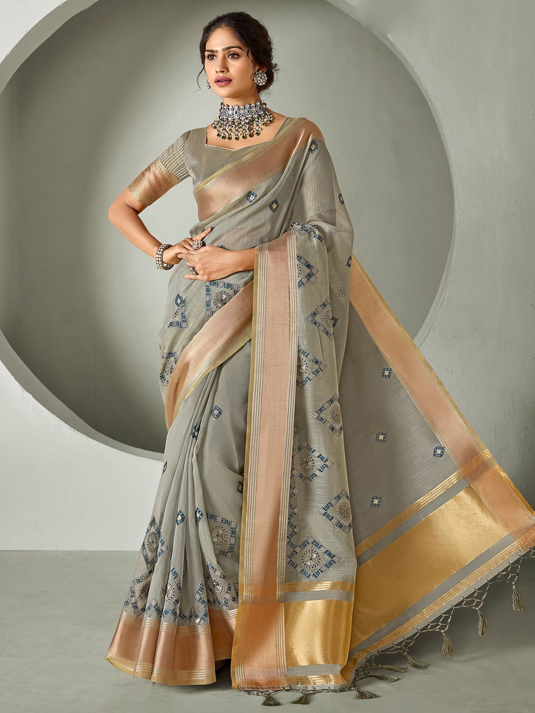 

ALAGINI Zari Woven Design Embroidered Saree, Grey