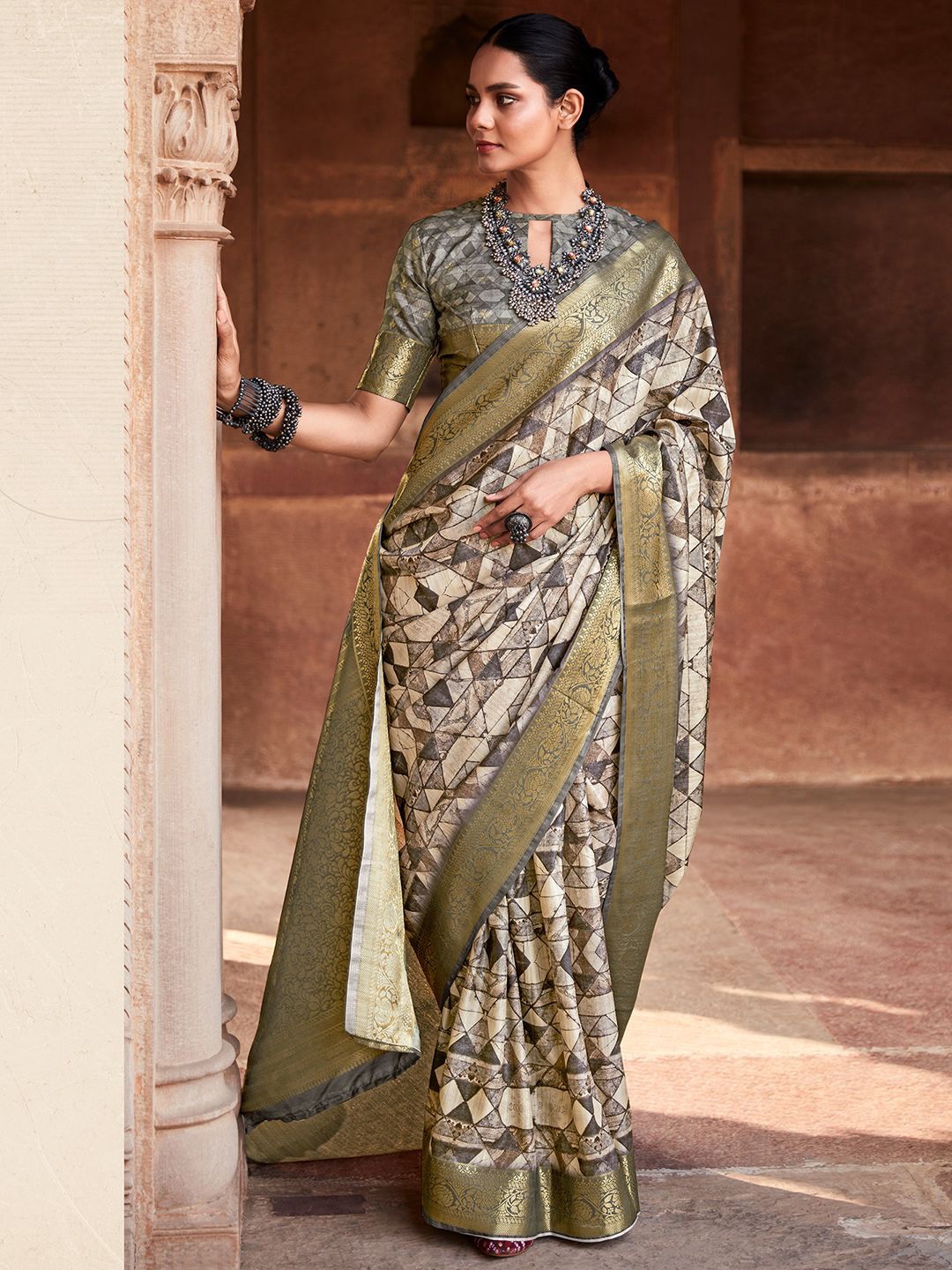 

Satrani Zari Geometric Printed Zari Pure Silk Saree, Beige