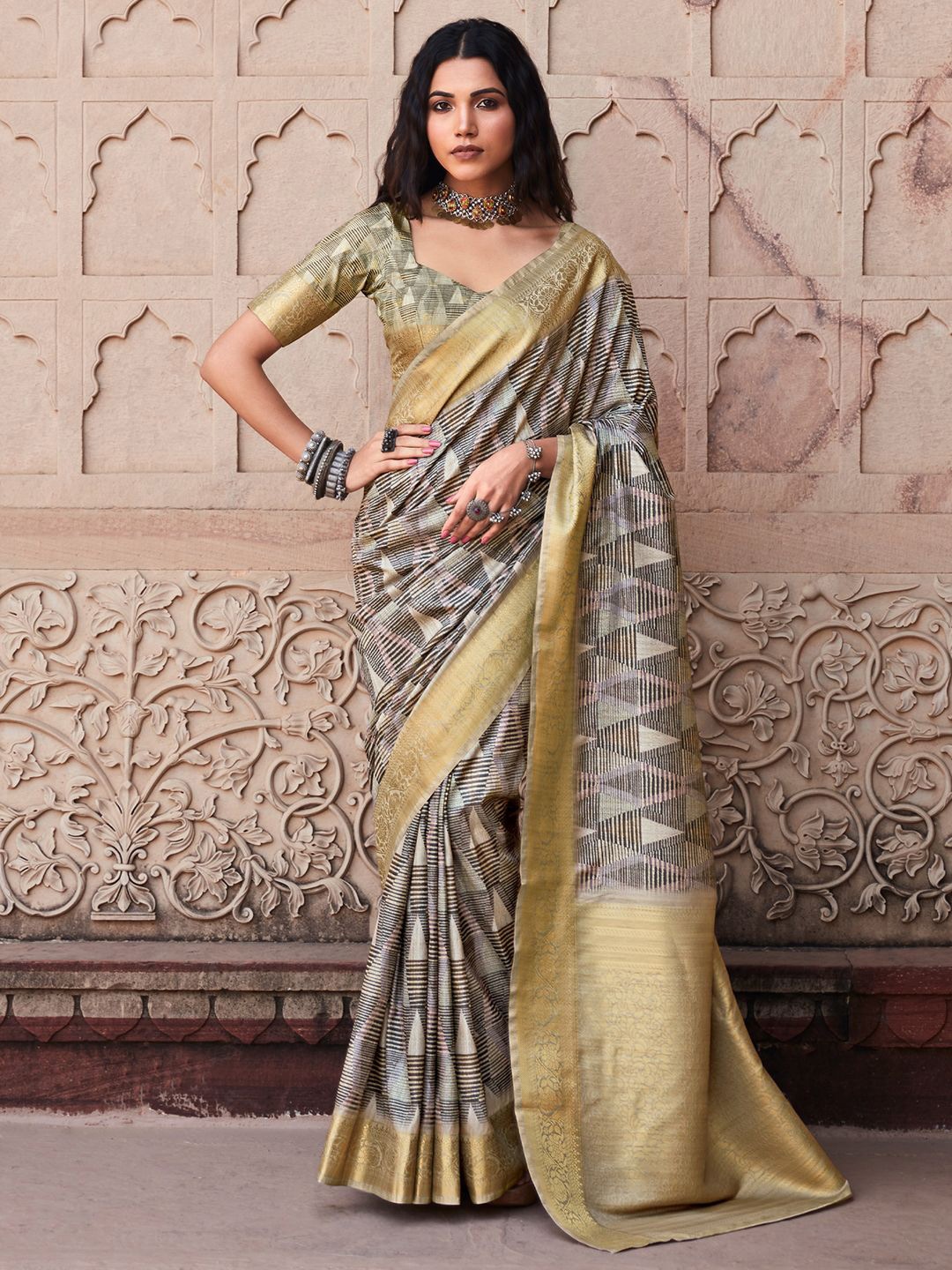 

Satrani Pure Silk Geometric Printed Saree, Gold