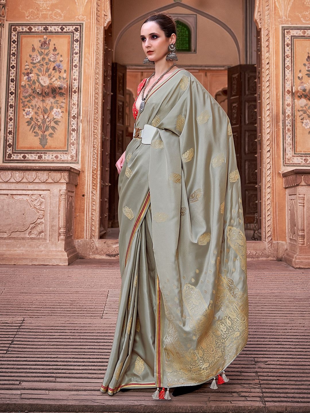 

Satrani Women Pure Silk Banarasi Saree, Grey