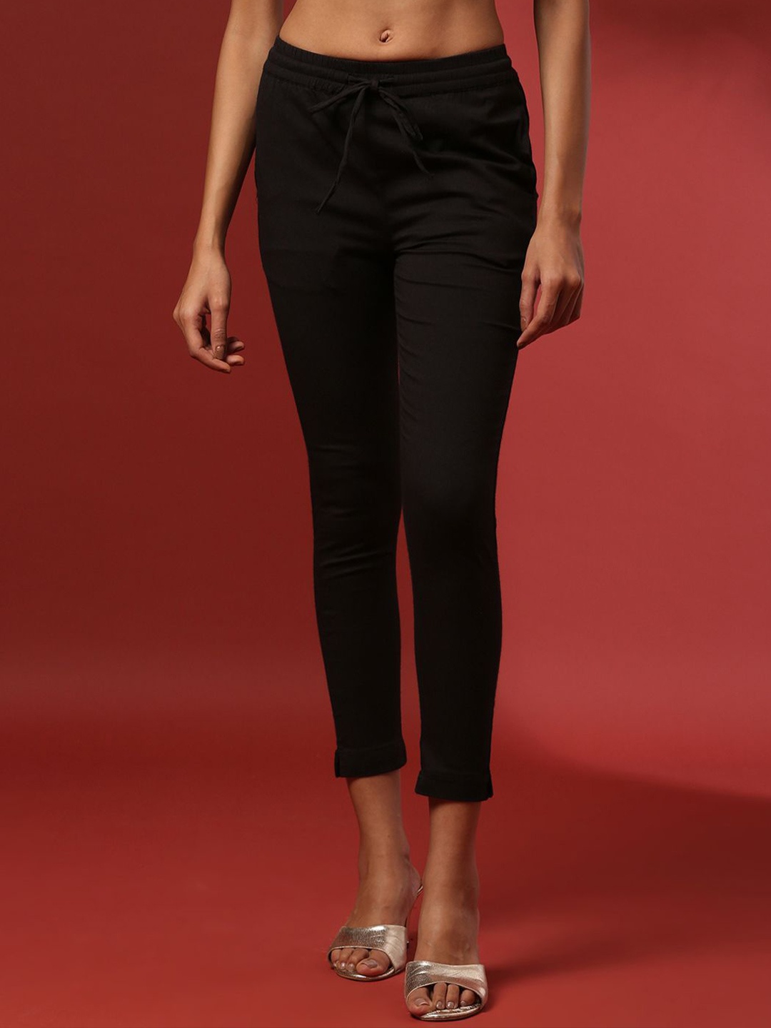 

Abhishti Fitted narrow stretch pants with slits, Black