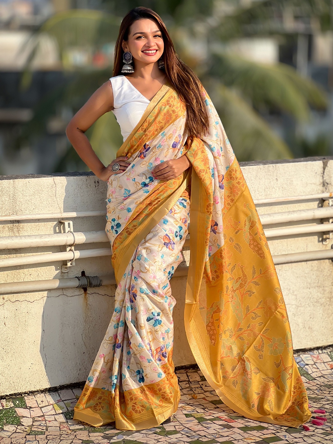 

YAVIRA SILK Kalamkari Printed Banarasi Saree, Cream