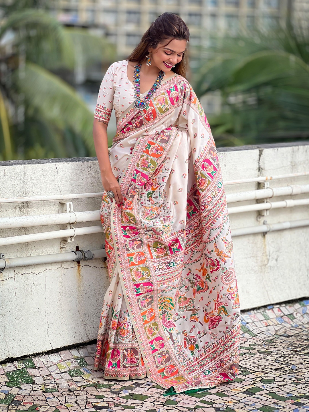 

YAVIRA SILK Ethnic Motifs Embroidered Banarasi Saree, Cream