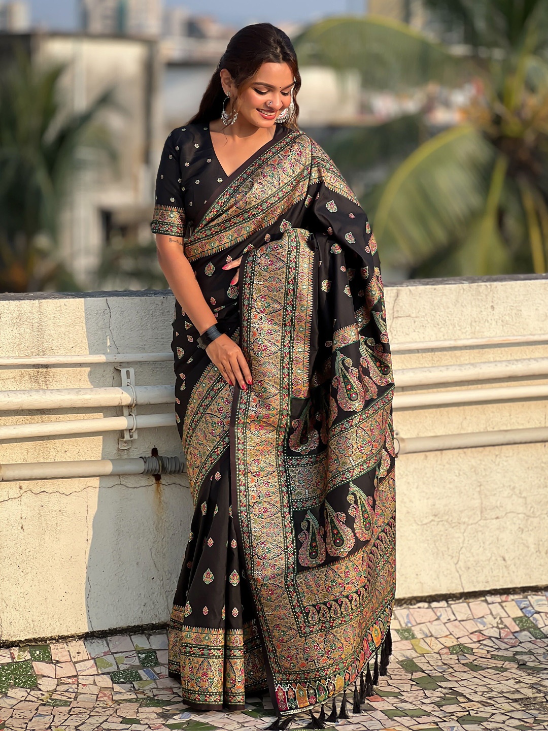 

YAVIRA SILK Ethnic Motifs Woven Pashmina Designer Banarasi Saree, Black