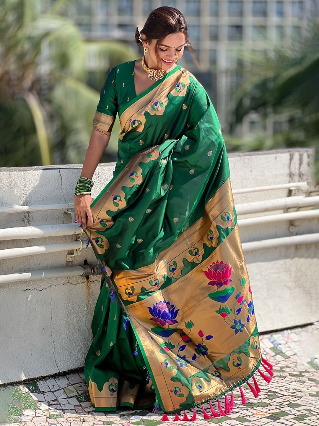 

YAVIRA SILK Women Woven Design Paithani Sarees, Green