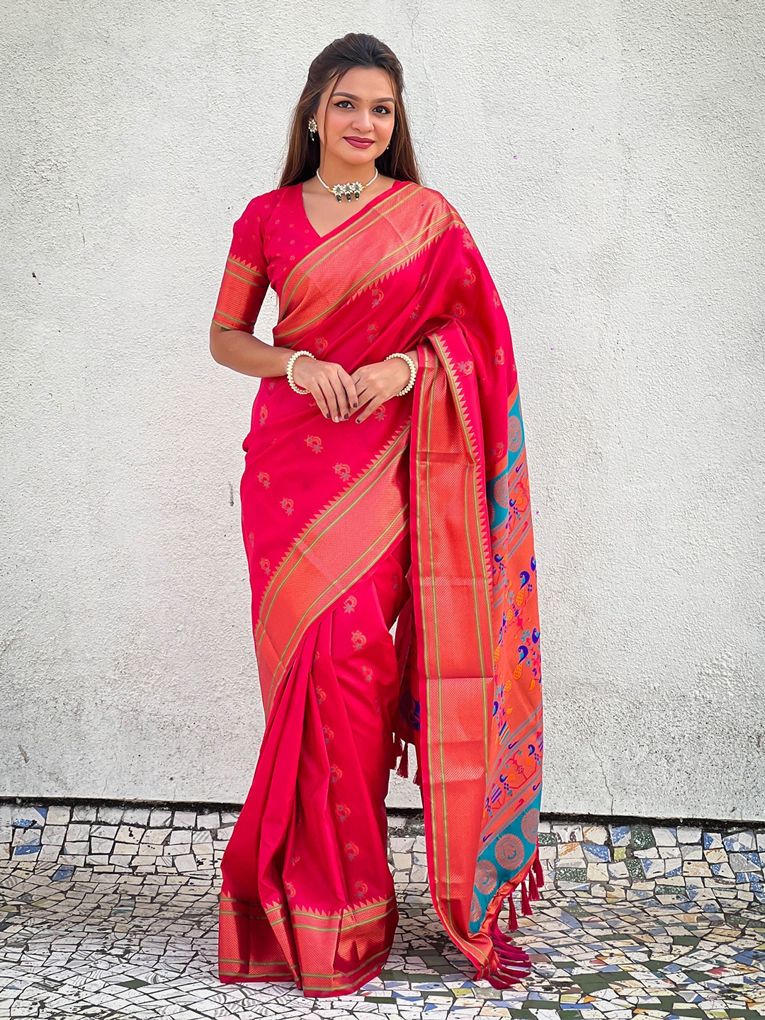 

YAVIRA SILK Woven Design Paithani Saree, Pink