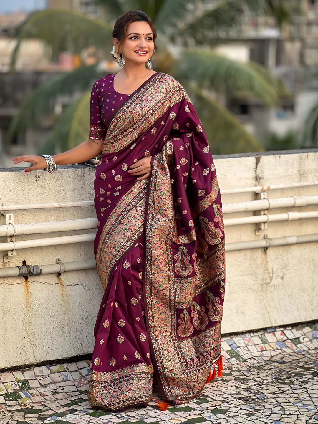 

YAVIRA SILK Woven Design Pashmina Banarasi Saree, Magenta