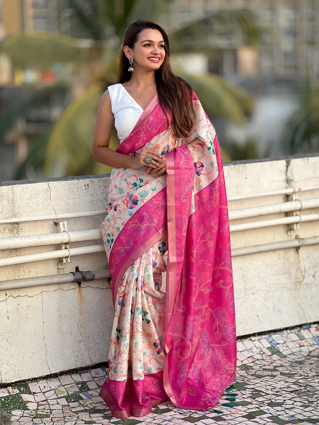 

YAVIRA SILK Floral Printed Banarasi Saree, Pink